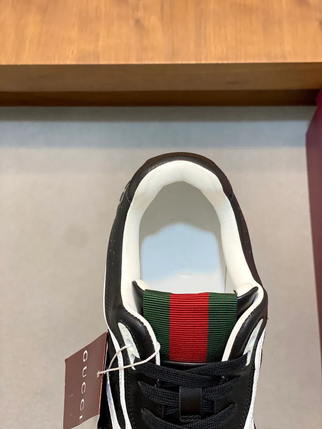 Men's Shoes 💰660 𝐆𝐮𝐜𝐜𝐢 𝐑𝐞-𝐖𝐞𝐛 As the first sneaker created by Sabato De Sarno for Gucci, the Re-Web series reinterprets the brand's classic stripes and sets off the modern silhouette design with bold and unique details. These shoes are crafted from white leather. This new sneaker is ingeniously decorated with many of the brand's classic details, and is equipped with a bright red and green webbing tongue, which will make people fall in love at first sight. White leather treated with a special process for softness and luster, with an embossed grainy texture. Script Gucci logo and interlocking G web label with Interlocking G and script Gucci logo. Rubber outsole with interlocking G detail eyelets. Web tongue. Size: 39-44 (customized for sizes 38 and 45)